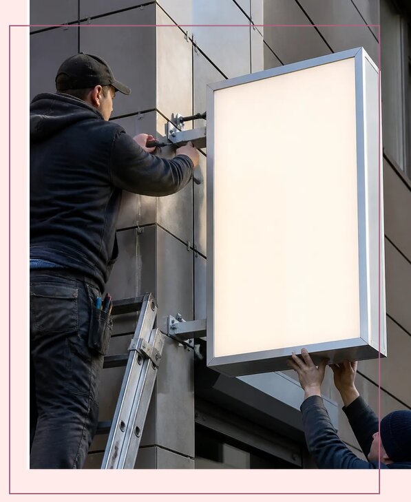 Изготовление и монтаж двухстороннего светового короба в Угличе